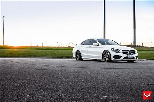 Фото дисков Vossen VFS-1 Сатиновый графит на Mercedes-Benz C-Class (W205)