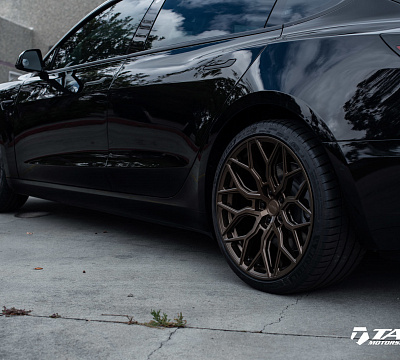 Фото дисков Vossen HF-2 на Tesla Model 3