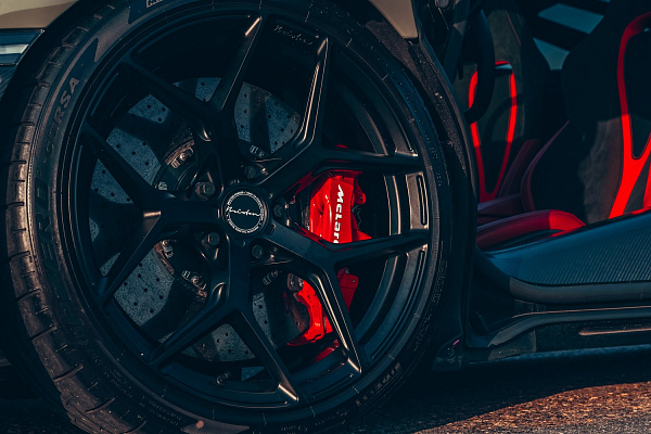 Фото дисков Brixton Forged PF7 Черный сатин на McLaren 720S