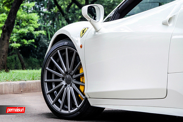 Фото дисков Vossen VFS-2 Глянцевый графит на Ferrari 458
