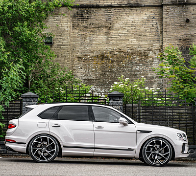 Фото дисков Kahn Type 54 на Bentley Bentayga