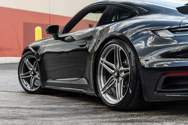 Фото дисков HRE P107SC Глянцевый темный лак на Porsche 911 VIII