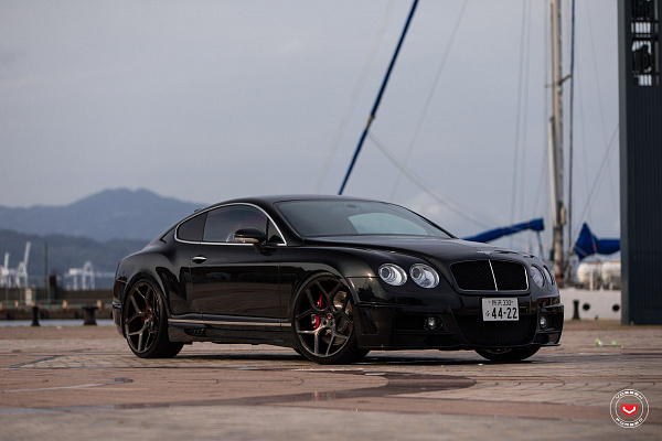 Фото дисков Vossen CG-205 Черный глянец на Bentley Continental GT II