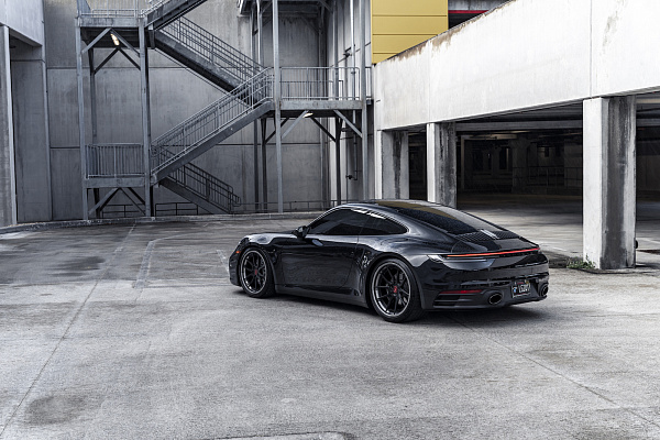 Фото дисков Strasse Wheels SV5 Deep Concave FS Черный сатин на Porsche 911 VIII