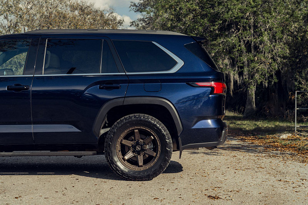 Фото дисков 4PLAY 4PS63 Сатиновая бронза на Toyota Sequoia III