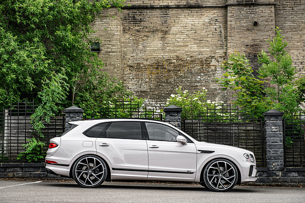 Фото дисков Kahn Type 54 Алмазная проточка на Bentley Bentayga