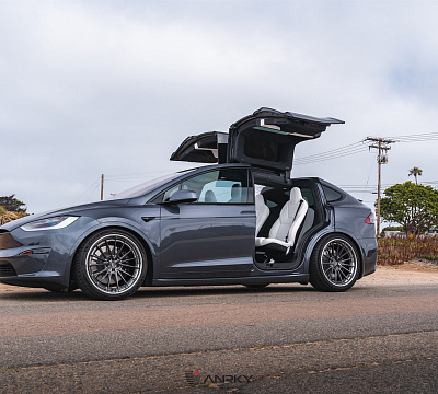 Фото дисков Anrky AN39 на Tesla Model X