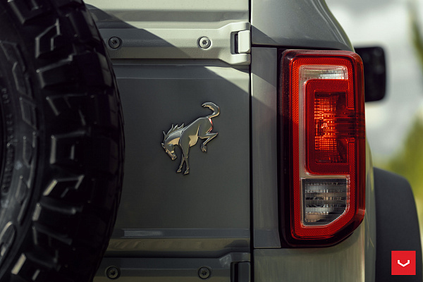 Фото дисков Vossen HF6-5 Черный сатин на Ford Bronco