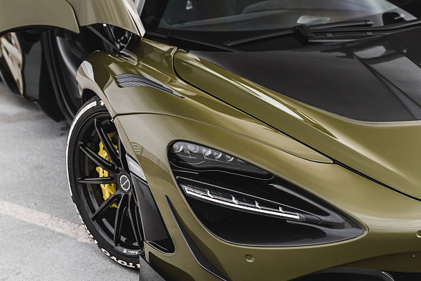 Фото дисков Brixton Forged R11-R Черный глянец на McLaren 720S
