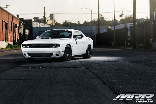 Фото дисков MRR FS01 Черный глянец на Dodge Challenger III