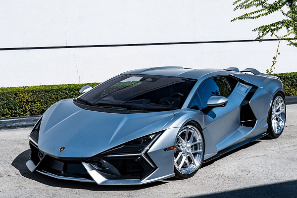 Фото дисков Anrky XR-301 Глянцевый лак на Lamborghini Revuelto