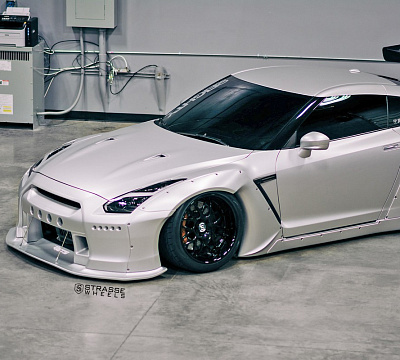 Фото дисков Strasse Wheels SV8 Signature на Nissan GT-R