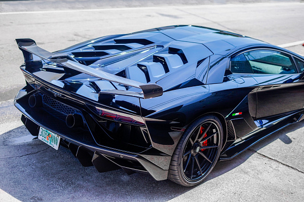 Фото дисков Strasse Wheels SV10 Deep Concave FS Черный сатин на Lamborghini Aventador