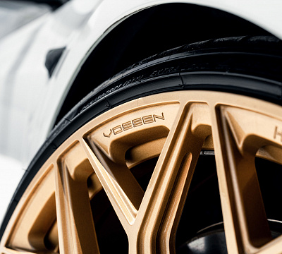 Фото дисков Vossen HF-2 на Tesla Model 3