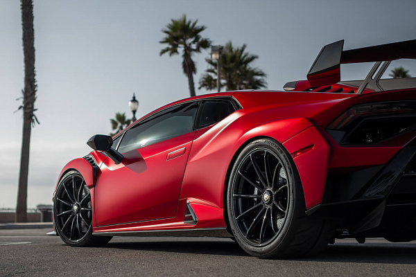 Фото дисков HRE RC103 Черный глянец на Lamborghini Huracan