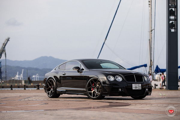 Фото дисков Vossen CG-205 Черный глянец на Bentley Continental GT II