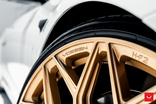 Фото дисков Vossen HF-2 Сатиновое золото на Tesla Model 3
