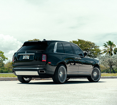 Фото дисков Vossen S17-16 на Rolls-Royce Cullinan