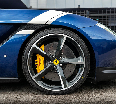 Фото дисков Kahn Type 62 на Ferrari GTC4Lusso