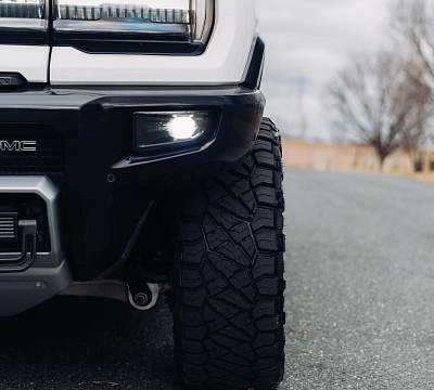Фото дисков 4PLAY 4PF6 на GMC Hummer EV