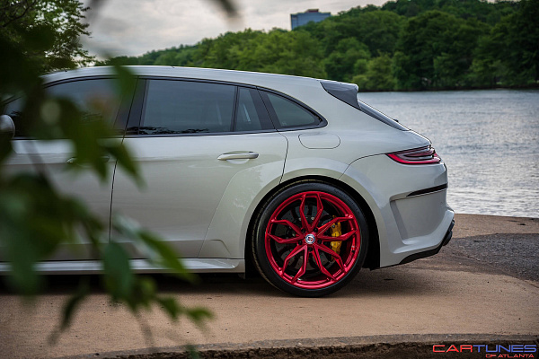 Фото дисков HRE P201 Красный глянец на Porsche Panamera II