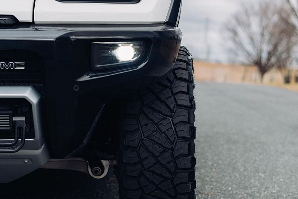 Фото дисков 4PLAY 4PF6 Глянцевый темный лак на GMC Hummer EV
