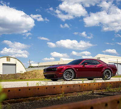 Фото дисков American Racing BISHOP на Dodge Challenger III