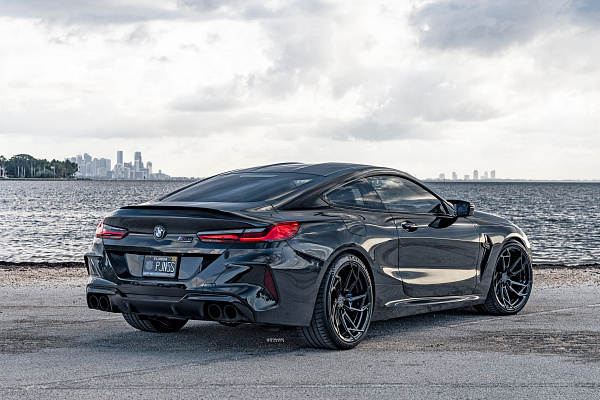 Фото дисков Strasse Wheels SB1 Deep Concave Duoblock Черный глянец на BMW 8/M8