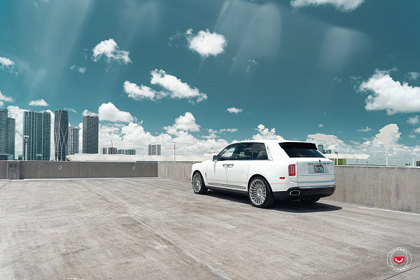 Фото дисков Vossen S17-15T Глянцевый лак на Rolls-Royce Cullinan