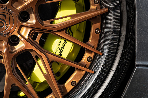 Фото дисков Strasse Wheels SV10M Track Сатиновая бронза на Lamborghini Aventador