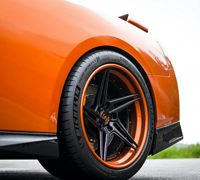 Фото дисков Strasse Wheels SV2T Deep Concave FS на Nissan GT-R