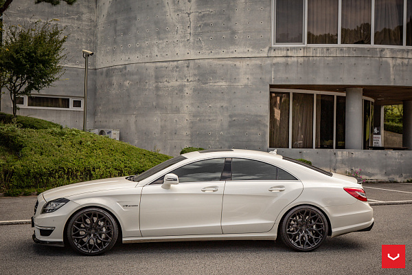 Фото дисков Vossen HF-2 Черный глянец на Mercedes-Benz CLS (C218)