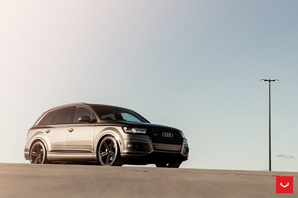 Фото дисков Vossen HF-1 Глянцевый темный лак на Audi Q7 (4M)