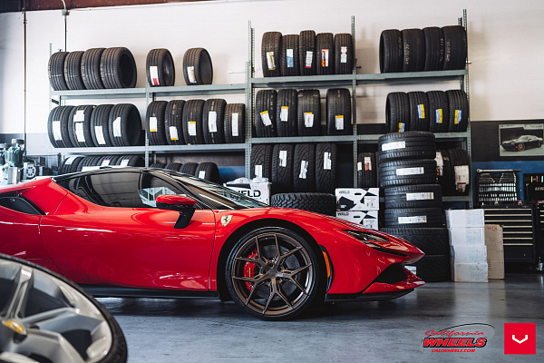 Фото дисков Vossen HF-5 Сатиновая бронза на Ferrari SF90