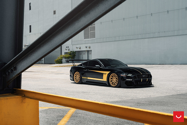 Фото дисков Vossen HF-2 Глянцевое золото на Ford Mustang VI