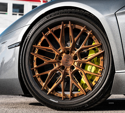 Фото дисков Strasse Wheels SV10M Track на Lamborghini Aventador