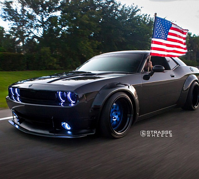 Фото дисков Strasse Wheels SV8 Performance на Dodge Challenger III