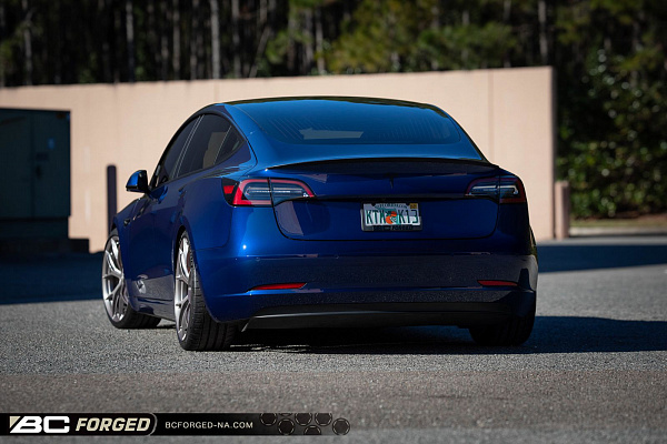 Фото дисков BC Forged KL01 Глянцевый тонированный лак на Tesla Model 3