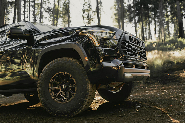 Фото дисков Black Rhino DIAMONDBACK Черный сатин на Toyota Sequoia III