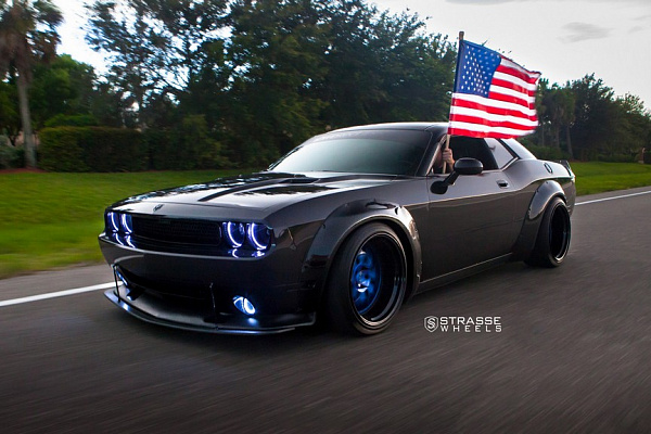 Фото дисков Strasse Wheels SV8 Performance Другой цвет на Dodge Challenger III