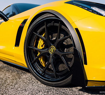 Фото дисков Strasse Wheels SM5R Deep Concave FS на Chevrolet Corvette C7