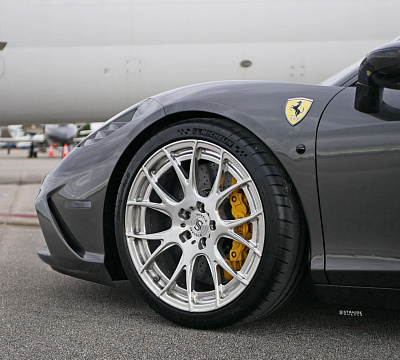 Фото дисков Strasse Wheels SM7R Deep Concave Duoblock на Ferrari 458