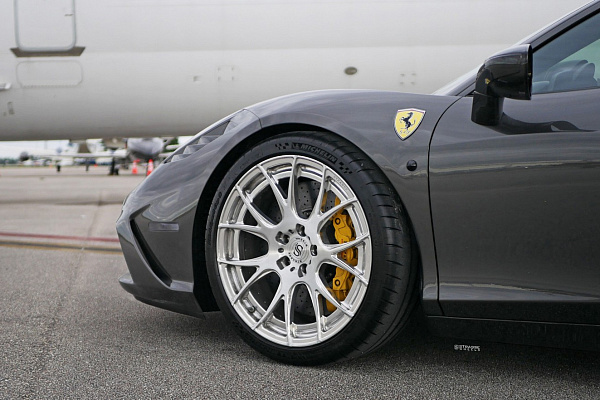 Фото дисков Strasse Wheels SM7R Deep Concave Duoblock Глянцевый лак на Ferrari 458