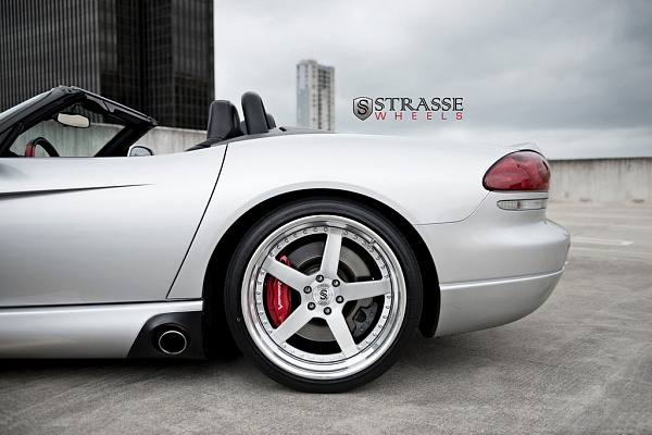 Фото дисков Strasse Wheels S5 Performance Глянцевый лак на Dodge Viper