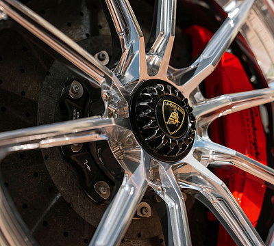 Фото дисков 1886 Wheels G010 на Lamborghini Aventador