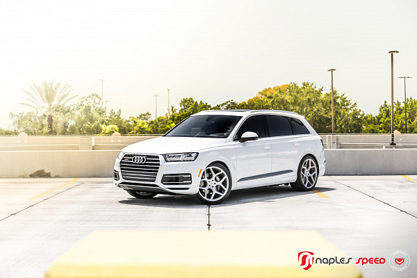 Фото дисков Vossen CG-205 Серебро на Audi Q7 (4M)