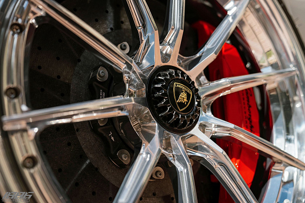 Фото дисков 1886 Wheels G010 Полированный лак на Lamborghini Aventador