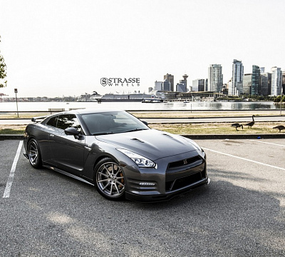 Фото дисков Strasse Wheels R10 Deep Concave на Nissan GT-R