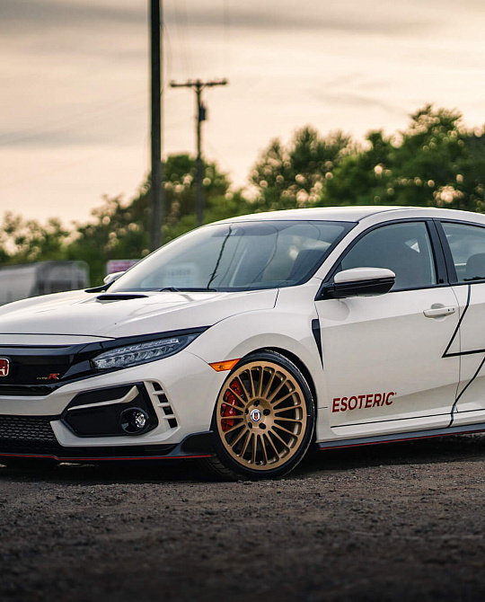 Фото дисков 309M Сатиновое темное золото на Honda Civic Type R FK8