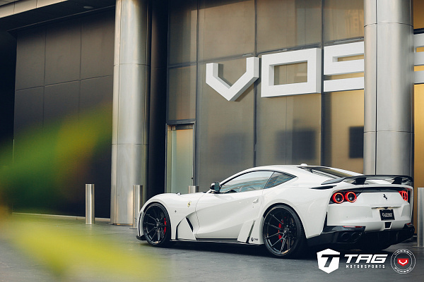 Фото дисков NOVITEC NF10 Черный глянец на Ferrari 812